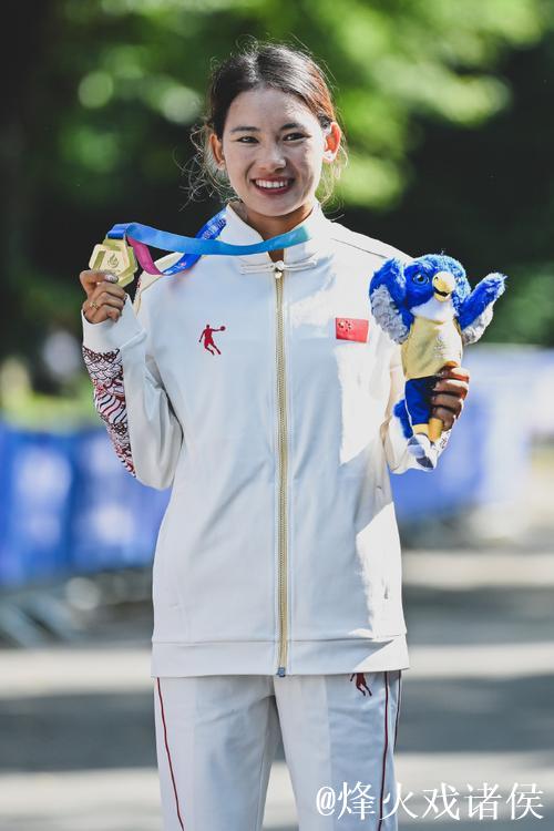 大运会亮点：体操羽毛球完美收官 马秀针勇夺女子半马金牌