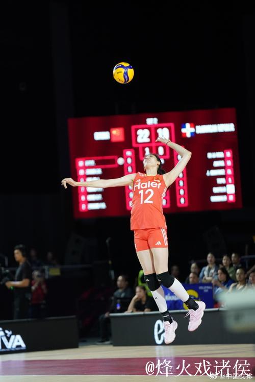 中国女排横扫多米尼加 世锦赛三连胜勇夺小组头名 中国女排横扫多米尼加 世锦赛三连胜勇夺小组头名